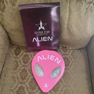 Jeffree Star Alien Eyeshadow Palette